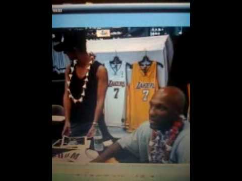 Lamar Odom- Autograph @ footlocker ala moana center (vídeo feito por Qik VideoCamera)