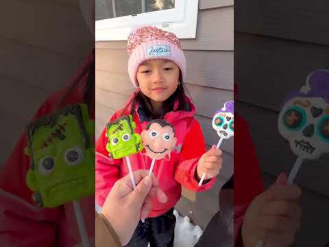 lollipop surprise for baby 👶🏻❤️✅🌈☃️🍭😱