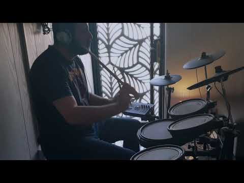 Jamming on - FDT Funky but Smooth - Drumless (www.FreeDrumlessTracks.net)