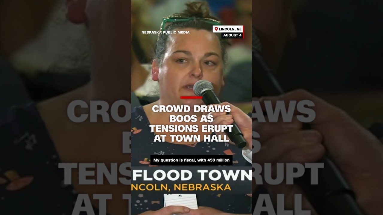 Crowd draws boos as tensions erupt at GOP town hall
