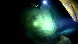 preview picture of video 'Isverna cave 1.MOV'