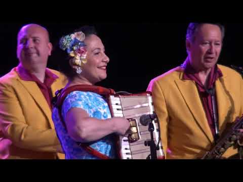 The Jive Aces Live from Viva Las Vegas - "La Vie En Rose"