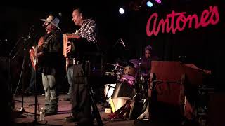 Flaco Jimenez & the Texmaniacs perform "Across the Borderline"