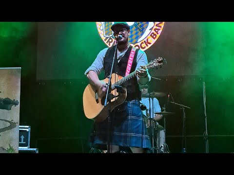 Five Leaf Clover - Five Leaf Clover meet me in a pub kilt