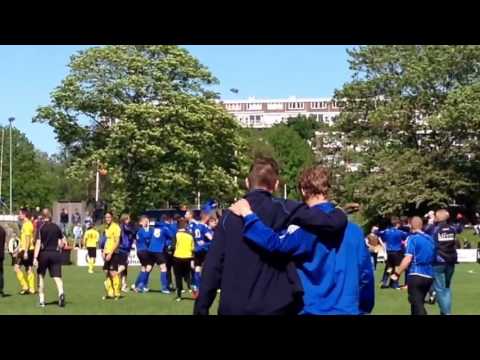 Leeuwarder Zwaluwen promoveert  Blijdschap na laatste fluitsignaal  Finale play off tegen VEV '67
