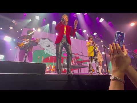 Ron Dante performs “Sugar Sugar” with Sixtiesmania! 