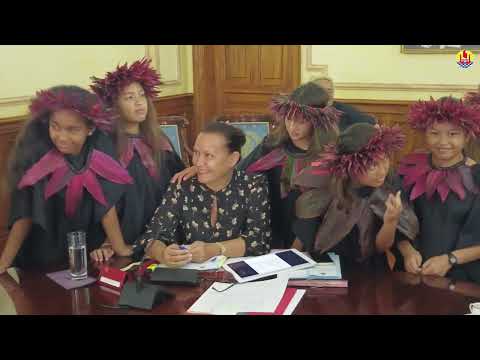 Les élèves de CM1 Motu de l'école Moenoa  de Tiarei présentent leur nouveau « Clip » au Gouvernement