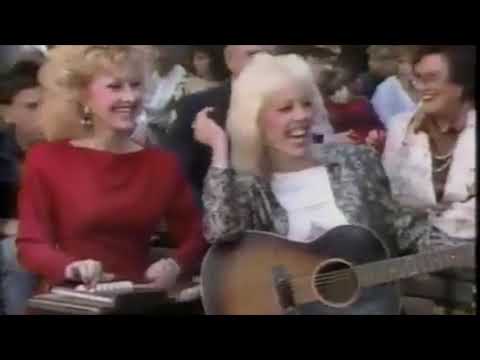 Dolly Parton Sings with Sisters at Thanksgiving feat. Stella Parton & Frieda Parton