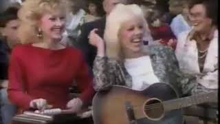 Dolly Parton Sings with Sisters at Thanksgiving feat. Stella Parton &amp; Frieda Parton