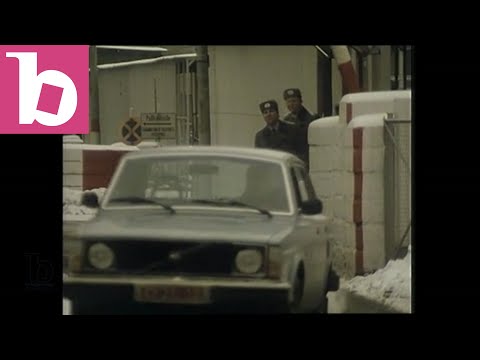 Guards at the Berlin Wall, 1986