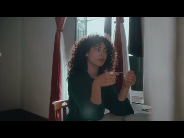 Tus Iniciales von Lola Indigo & Lia Kali & Queralt Lahoz & Salma  ((jetzt ansehen))