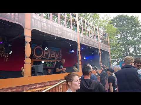 Defendor spinning Brain Crash by Hardsequencer @ Play! Festival 2022