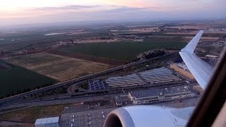 preview picture of video 'Transavia Boeing 737-800 Taking off from Sevilla Airport'