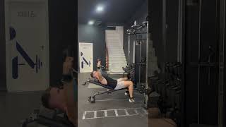 ELEVACIONES LATERALES TUMBADO EN POLEA