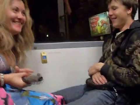 Пьяная парочка в троллейбусе, Ялта