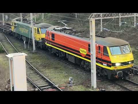 Freightliner. 90049/90008 at Basford. 🍐🍊