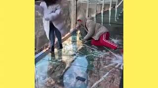 Glass bridge in China - cracks effect