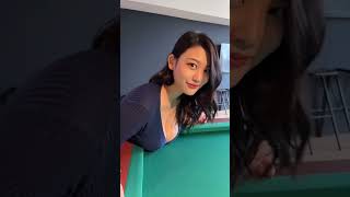 巨乳はビリヤードのボールすら簡単に跳ね返す！