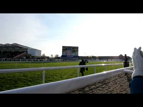 The Giant Bolster & Tom Scudamore are greeted with applause.MOV
