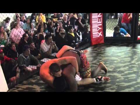 Estavan Martinez vs Antonio Burks