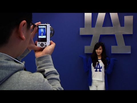 Tiffany Hwang of Girls' Generation visits Dodgers