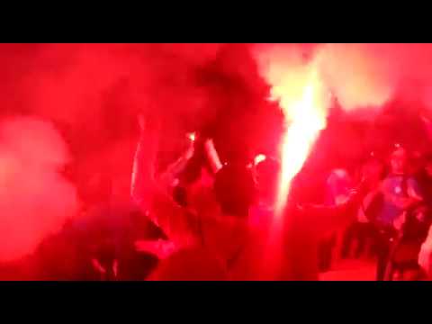 "America de cali y su hinchada en tunja" Barra: Baron Rojo Sur • Club: América de Cáli • País: Colombia