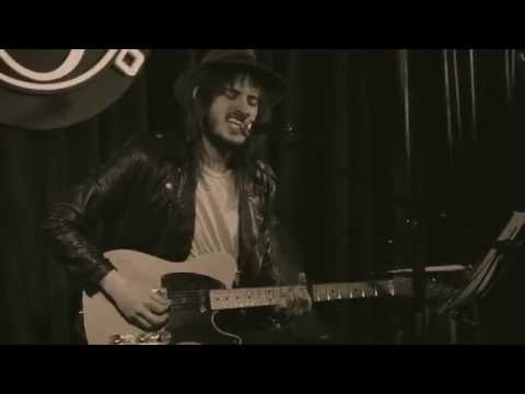 Pil Del Villar - You Can't Judge A Book By It's Cover [Versión, acústico] Mano a Mano en el Teatro