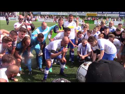 HSV Hoek Feestje tijdens promotie naar de Derde Divisie...