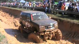 preview picture of video 'Shiloh Ridge Spookfest Mud Bog - Dtf Offroad Mud Punisher'
