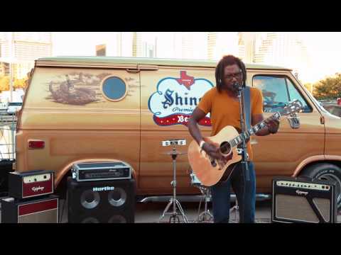 Shiner Van Session: Che Arthur - In Empty Spaces
