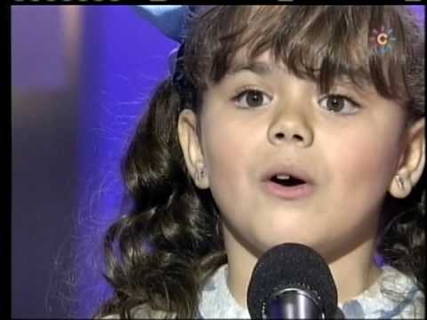 Lucia García Guerrero de 7 años interpreta ERES TÚ EL PRÍNCIPE AZUL de Dysney.