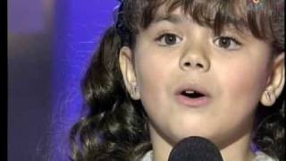 Lucia García Guerrero de 7 años interpreta ERES TÚ EL PRÍNCIPE AZUL de Dysney.