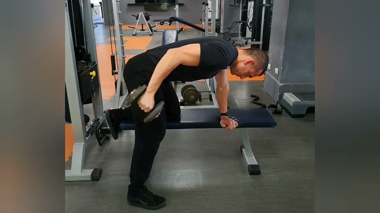 Extensii unilaterale tip kick-back pentru triceps, din sprijinit pe o bancă