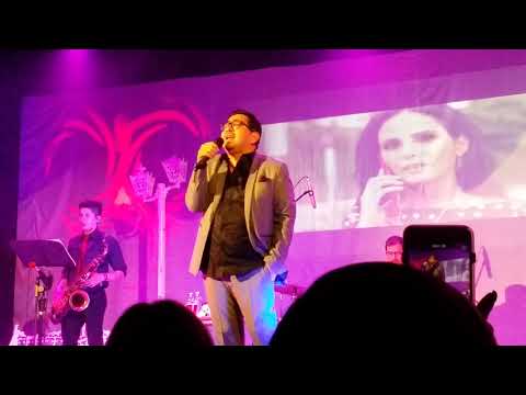 Carlos Macías-Usted no debería.