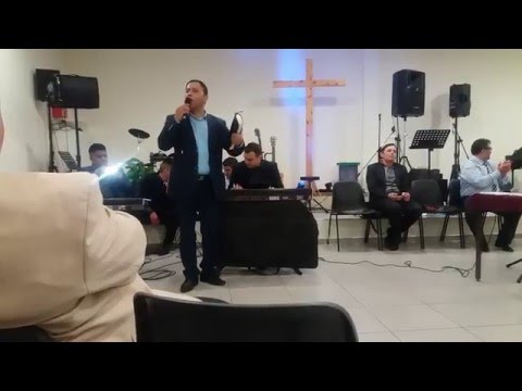 Fratele Petrica la biserica Penticostala muntele soului  din marsei 2