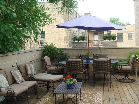A full-floor penthouse with three outdoor spaces in Ravenswood, priced under $500K A full-floor penthouse with three outdoor spaces in Ravenswood, priced under $500K