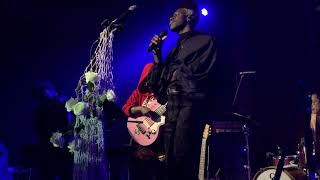 Moses Sumney performing "Lonely World" w/ Thundercat (02.25.2020)