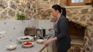 preview picture of video 'Lezioni di cucina salentina: impepata di cozze (peppered mussels)'