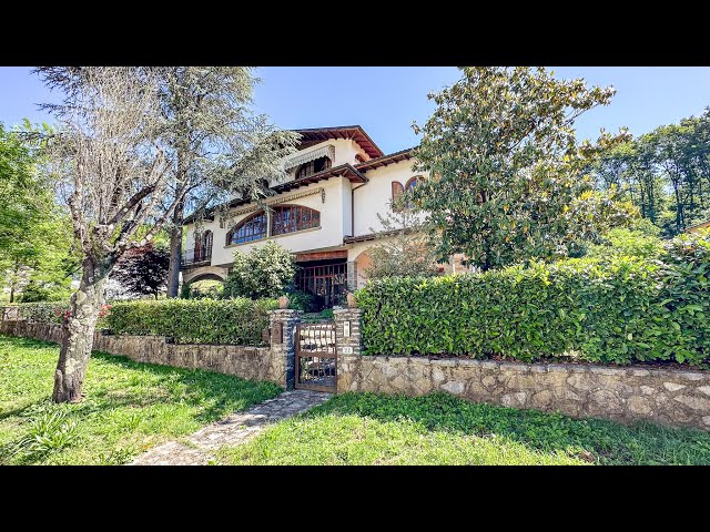 VILLA MARGHERITA - Villa near Barga with garden and parking space - Villa vicino Barga con giardino