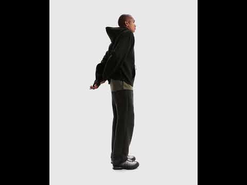 Urmăriți videoclipul