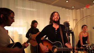 the BSMNT: Family Of The Year - Make You Mine (live bij Q)