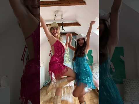 ILIAS WELT- noch mehr Outfits🥹❤️🩷💙🪩🪩 #iliaswelt #concert #colourful #taylorswift  #fearless