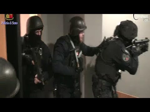 Antiterrorismo, a Natale massima allerta ed eseritazioni serrate della Polizia