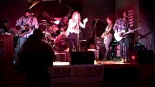 Emily West performs "Mississippi Cryin" for 95KSJ!