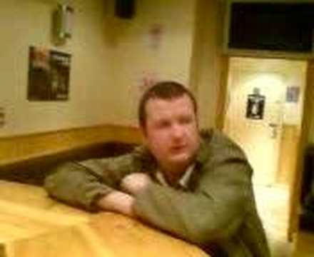 MAN UTD SUPPORTER SINGS "YOU'LL NEVER WALK ALONE"