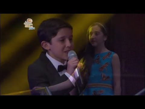 | Eddy Valenzuela y Nahomy Campas | - UN MUNDO IDEAL - Aladdín - Academia Kids (Cover)