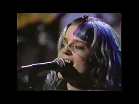 L7 -  Pretend We're Dead Live Letterman 1992
