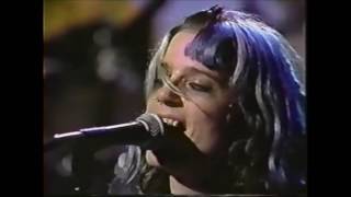 L7 -  Pretend We&#39;re Dead Live Letterman 1992