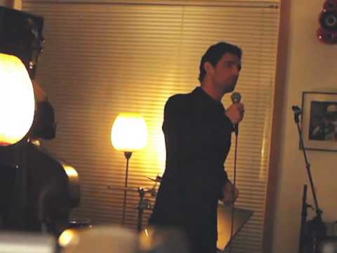 Adrián Durso cantando 