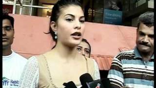 Jacqueline Fernandez supports Habitat for Humanity